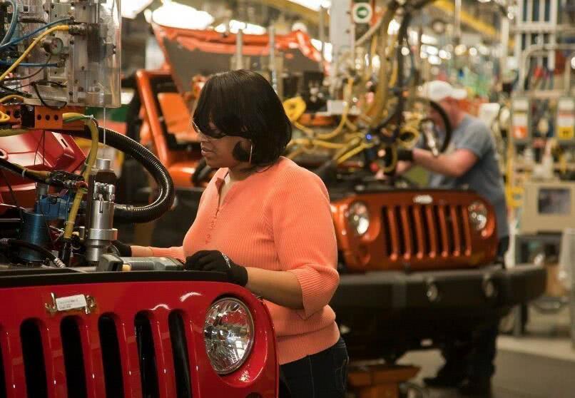 美国普通工人工资多少?揭开真实工资,洗碗工人