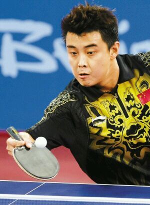 求王皓比赛的图片 主要看他怎么握拍的_360问