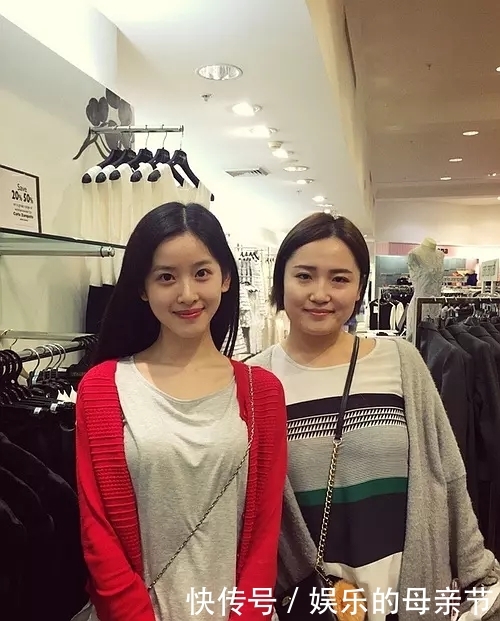 奶茶妹妹的5张相片,刘强东看了不得不爱