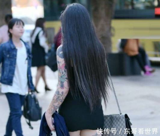 男子街头发现一位美女，当看到美女正面后，男子直言：不敢娶回家