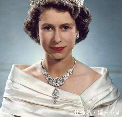 当花童踢正步抢镜英国女王,同样是跟女王抢镜,梅根不如侄子