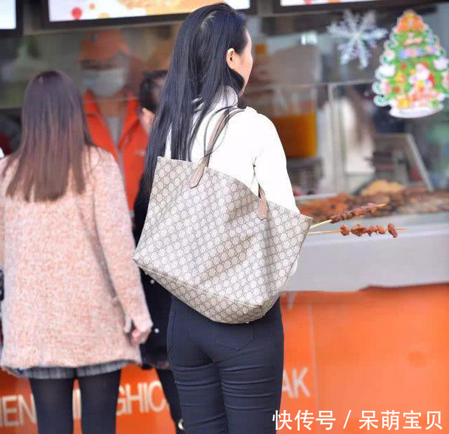 胯宽的女生穿黑色紧身裤,细腰的人体美学,就是