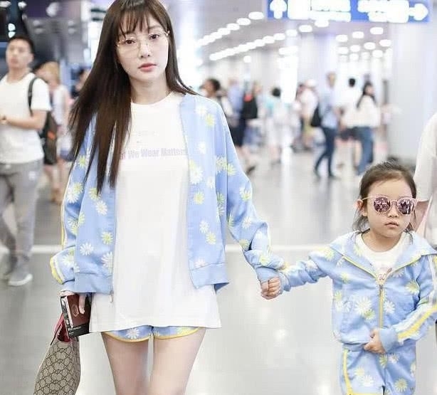 贾乃亮李小璐复合了?李小璐的举动,显露了她与