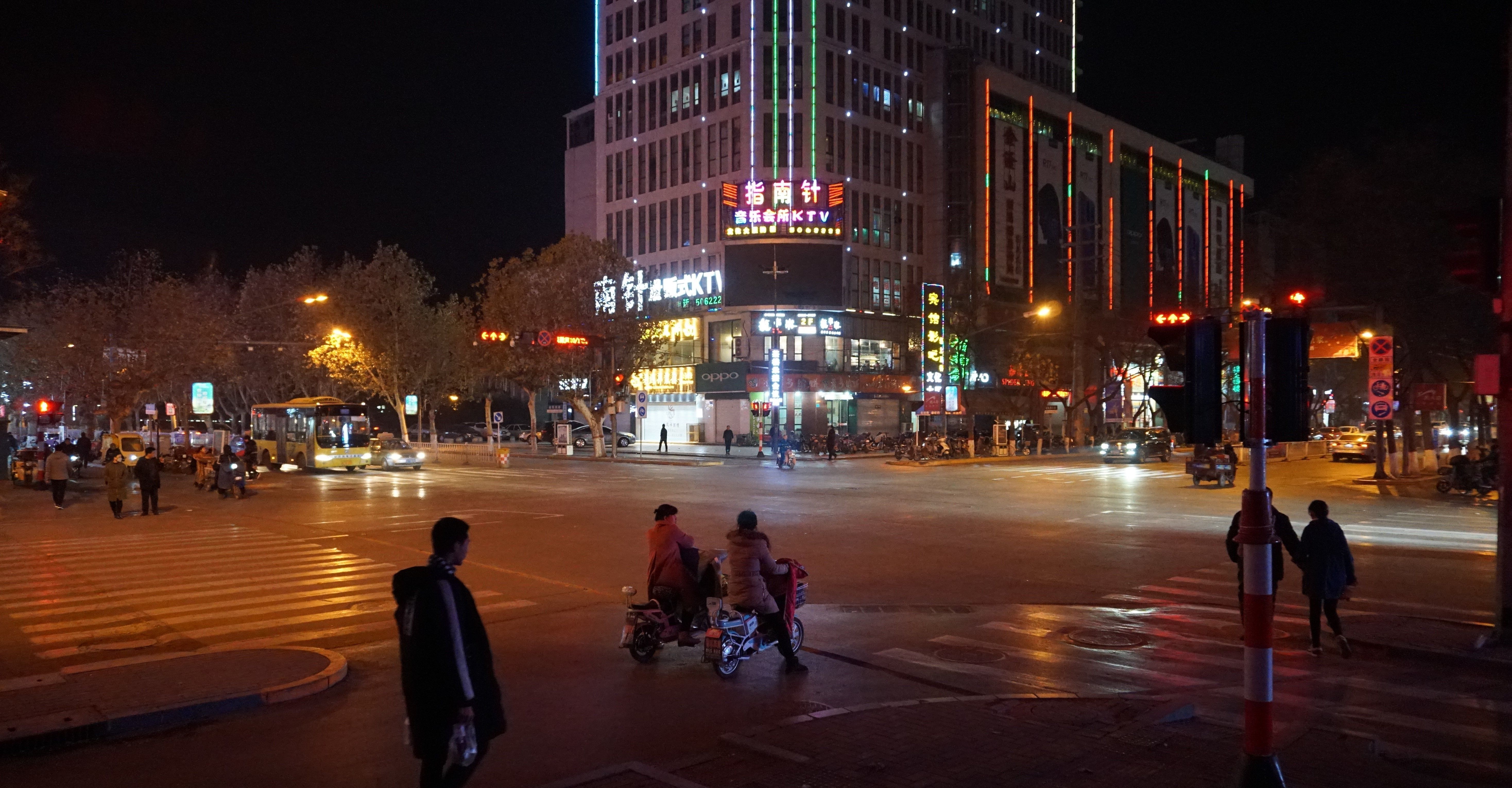 索尼6300夜景试拍,我是个小白,第一次接触微单