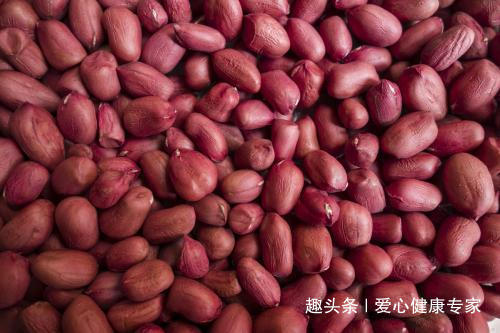 入秋后,花生和此物一起煮,头发黑了,睡眠改善了