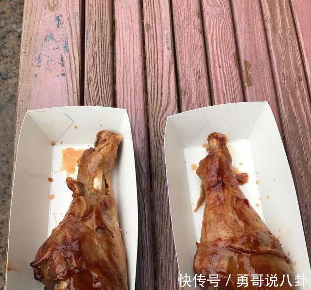 韩国人去上海迪士尼玩,在里面买了个鸡腿,结账