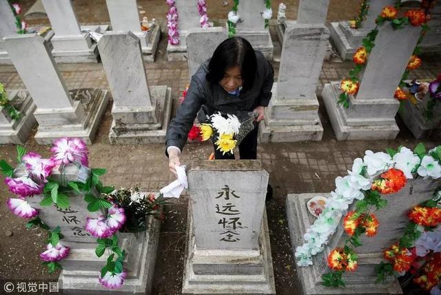 死不起的逝者:北上广周边买房存骨灰 日本共享墓地6人同穴