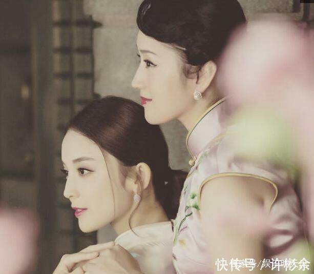 47岁的杨钰莹和26岁的古力娜扎拍旗袍照,这两