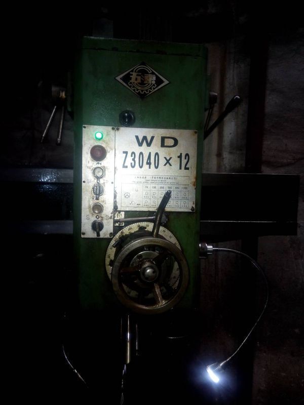 五东摇臂钻床往哪里加油孔啊?自己加了一下全