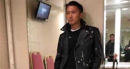 张柏芝晒12岁儿子照片,长相气质神似谢霆锋,如