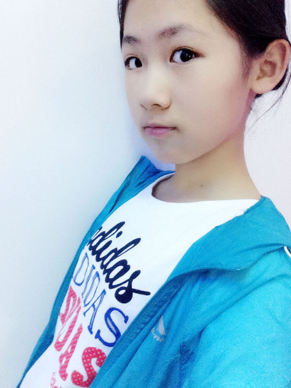 这个女生长得好看吗?会有男生喜欢吗 初一_36