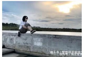 条纹晒出游美照,白T配许晴裤超显女生感,49岁的悠悠球用少女图片