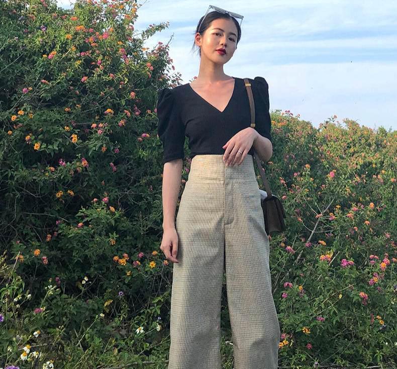 白色短裤搭配什么上衣好看?三招穿出夏日清纯