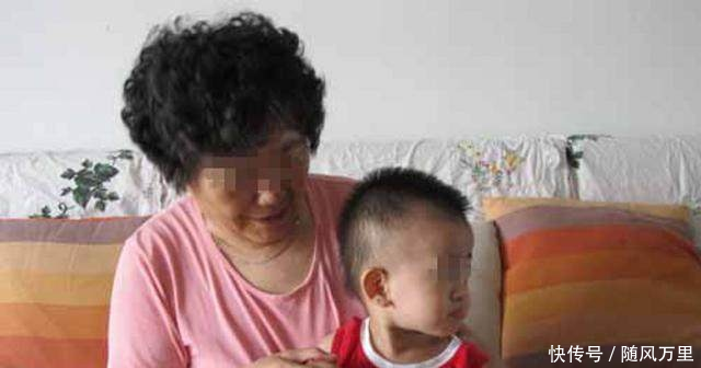 宝宝高烧不退咳出血丝,医生告知原因后奶奶老