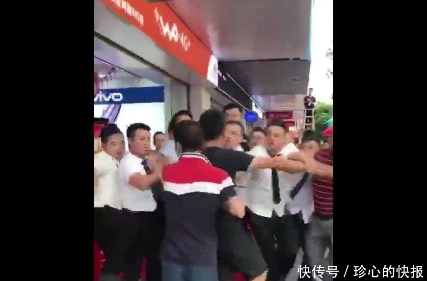 广州一手机店签名送手机, 两男子签名后被强迫