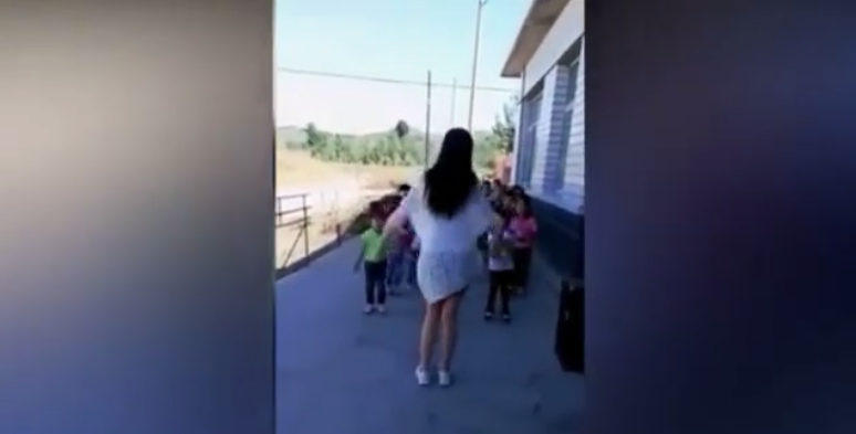 90后女孩穿成这样上舞蹈课 网友 考虑过小孩