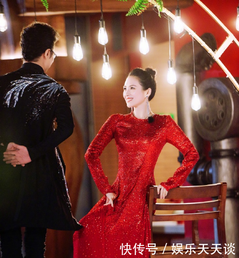 章子怡与汪峰翩翩起舞引围观,看了她的相片后