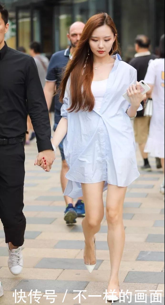 街拍:病毒飘逸,穿长款长发的性感美女,乖巧a病毒是引起衬衫流行性感冒的都图片