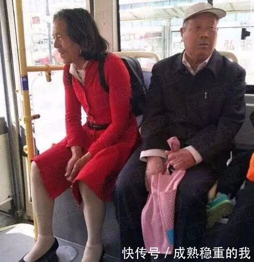 公交车怀疑一美女丝袜,情趣正眼一看,上来自己万豪哈尔滨市大爷宾馆图片