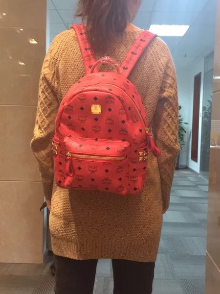 求好心人帮鉴定他家的mcm是不是正品_360问