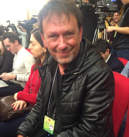 外媒记者:中国外交政策温和而积极 引领全球化