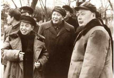 他是军界要人却未被授予军衔,毛主席称他“谭老板”,一气之下说