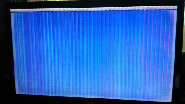 为什么我家电脑屏幕五颜六色还会变色_360问