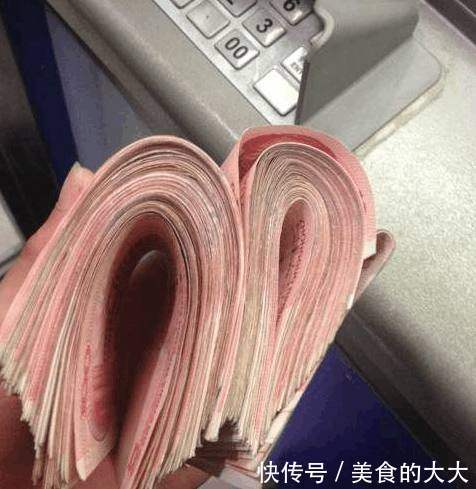 发了工资,约朋友吃海鲜烧烤,结账时竟然要了3