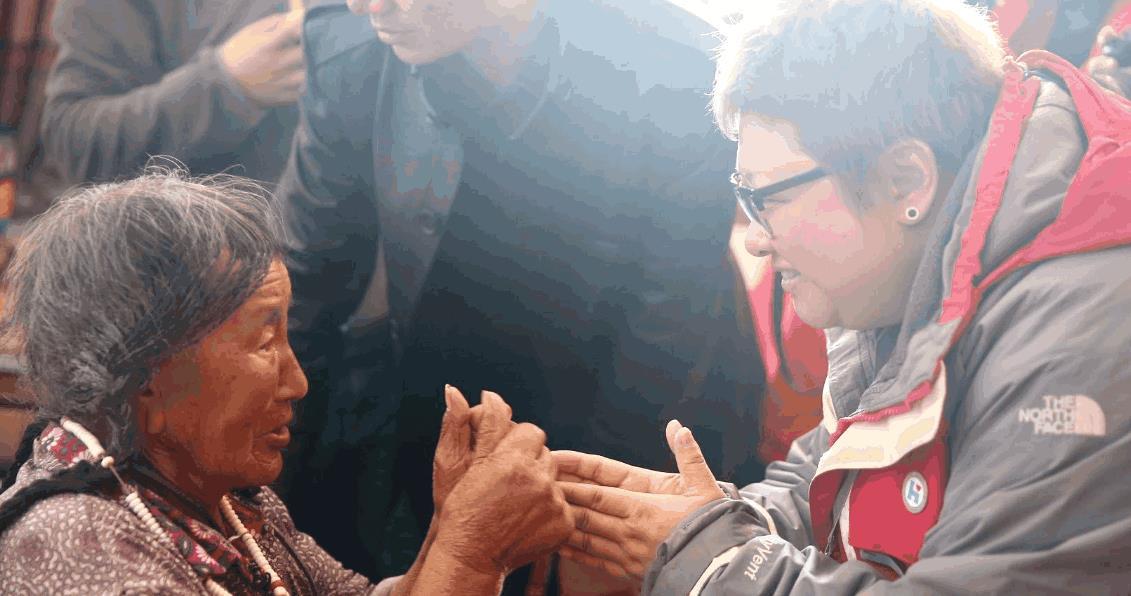 韩红称中国明星开豪车去夜店,没有愿意做慈善