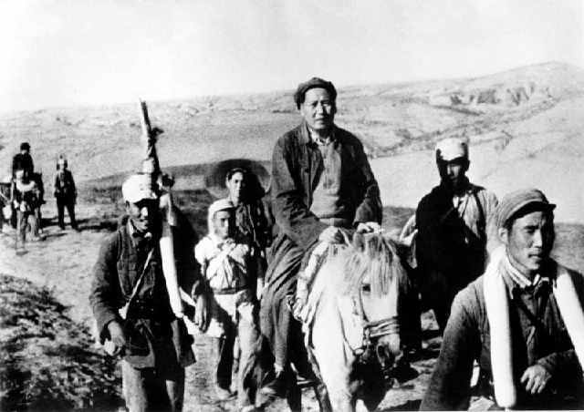 他是中共最具传奇色彩的特工,毛主席称他一个