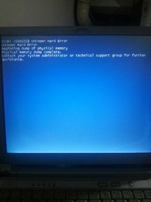 笔记本电脑一开机到XP 介面进不了菜单 一会就