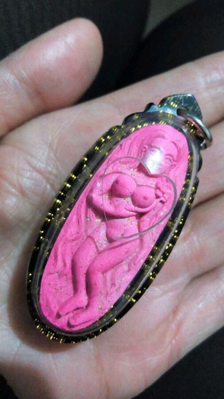 阴牌中的许愿姐姐,我需要详细资料,好像入手一块,但怕有不好的影响,我求姻缘和忘记过去,建议我买么?_360问答