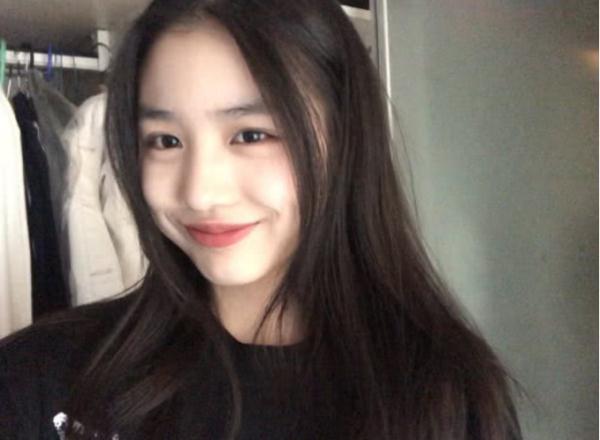 怎么夸女生的自拍 t012ab4c4939b0a8057.jpg