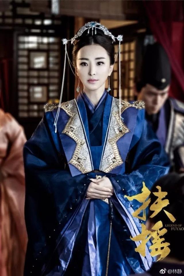 她17岁当空姐被发掘,开公司被骗破产,如今《扶