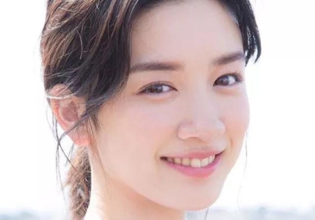 靠仙女式哭泣走红的日本女星永野芽郁，是有治愈笑容的18岁少女!