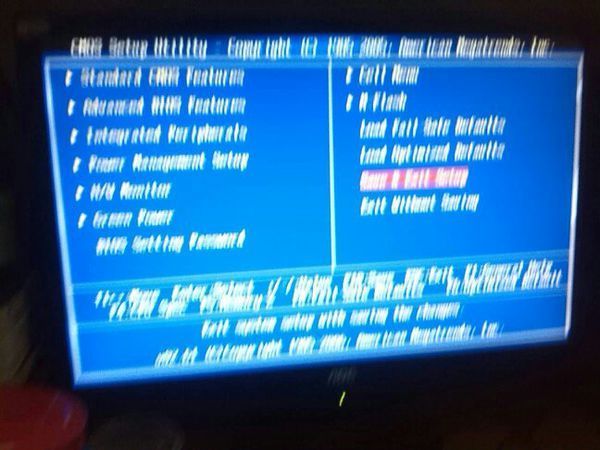 想自己重装系统,但为什么开机时候按Del键后进