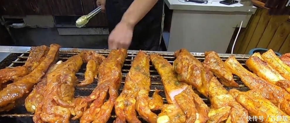 被《年龄》带火的武汉舌尖,20元一根无人买,网扇贝小吃图片