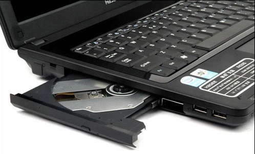 宏基E1-572G笔记本旁边装光盘的怎么打开? _