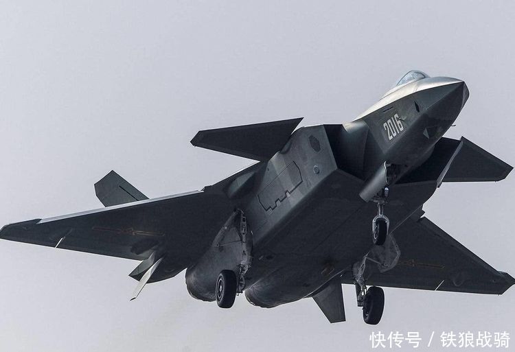 多久生产一架五代机?F35两天一架,苏57一年一