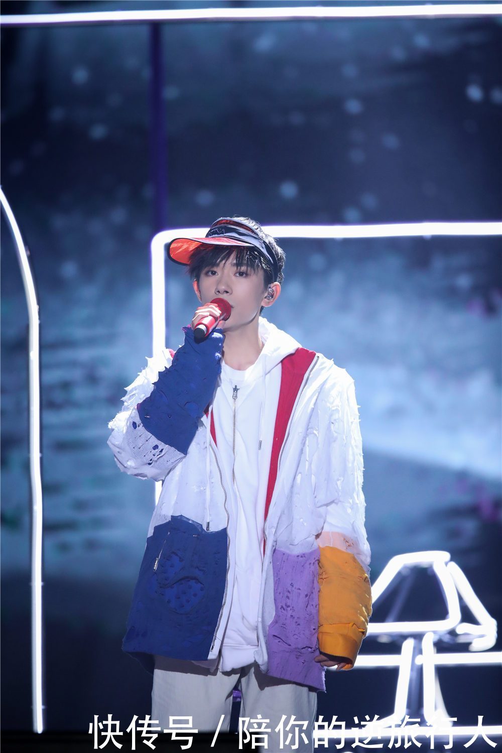 舒适圈易烊千玺完整版 t012f67c05cc1decd6f.jpg