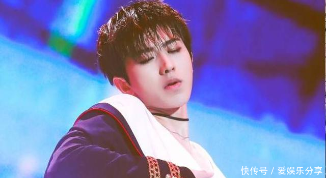 百分九少年粉丝见面会,蔡徐坤被激光笔照射眼