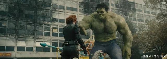 在漫威电影宇宙里,黑寡妇与绿巨人是什么关系