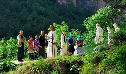 黄海冰、宁静等主演电视剧英雄的片头曲