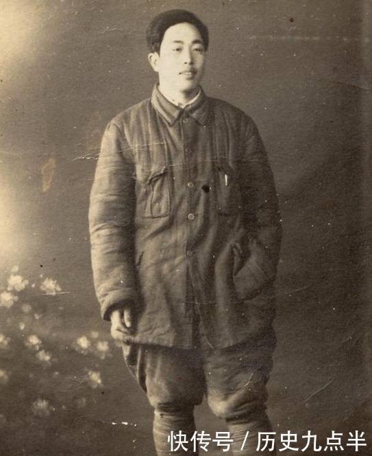 他是志愿军首位“特等功臣”,毛主席称他孤胆英雄,孙子更出名
