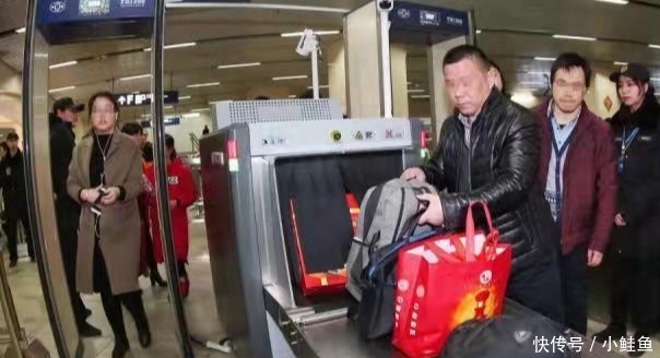 乘客列车拿错包