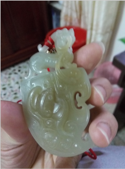 中国玉石雕刻大师魏玉忠和田玉府上有龙把件求