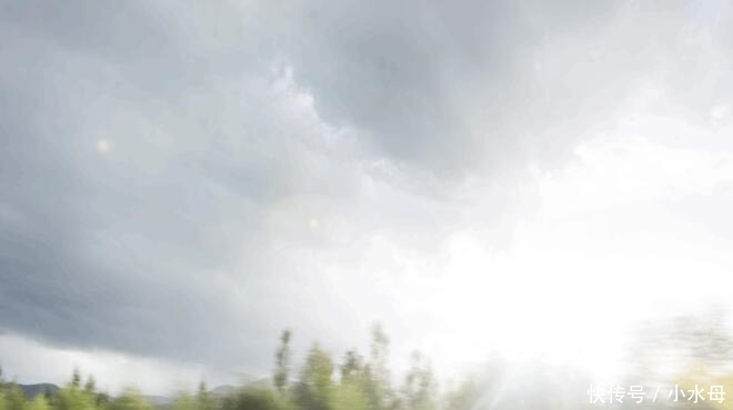 天空上出现6个天兵天将, 网友猜测是海市蜃楼