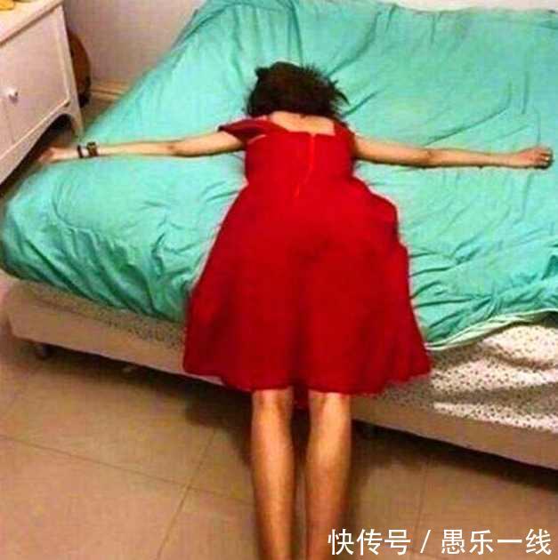 21岁女孩喝醉了在路边被男子背回家后,对她做的事让她很愤怒