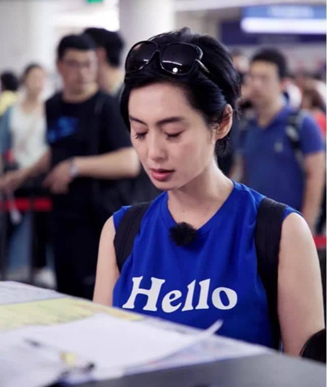 朱茵近照似少女！童颜如何炅林志颖太逆天，而鹿晗完全融入高中生