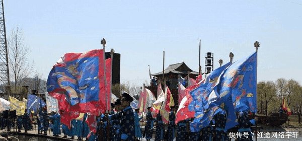 爱新觉罗后人, 留学归来的名医, 身穿黄袍参加祭